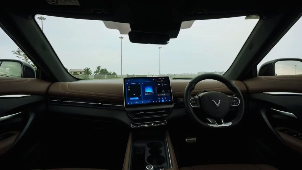 VinFast VF7 interior