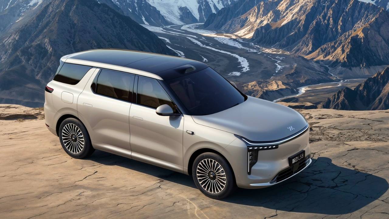 IM Motors LS8 Launched With 523 hp AWD, 12-Min Fast Charging & Luxury Cabin