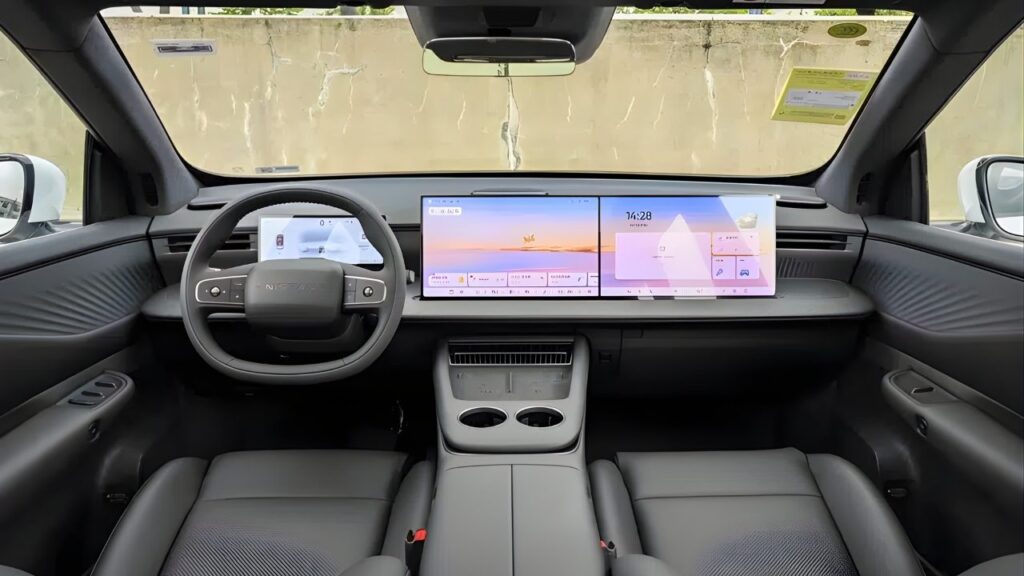 Nissan NX8 Interior