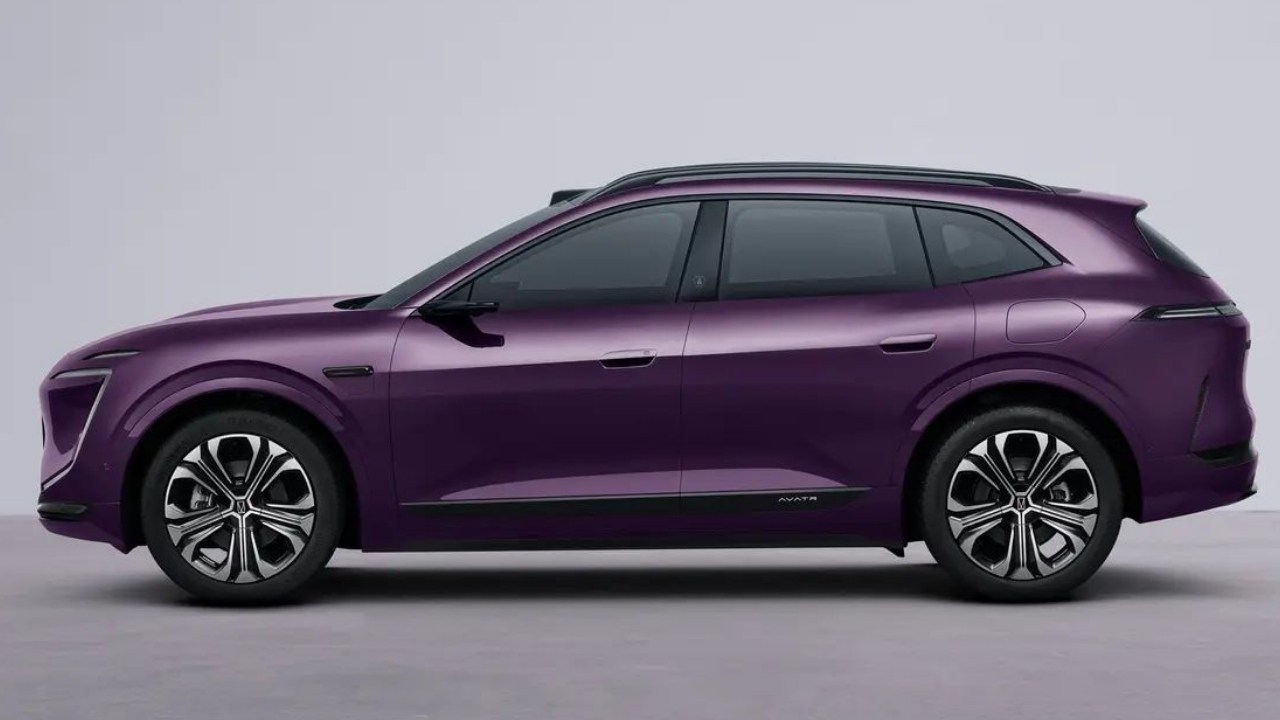Avatr 07L SUV Sideview